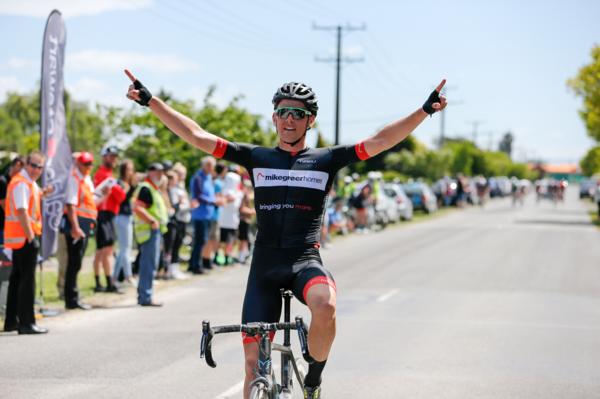 Michael Vink (seen winning in 2017) who has only just returned from racing in China, is a four time winner of the Cycle Surgery St Martins Hell of the South