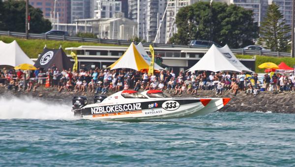 NZ Blokes win their seventh consecutive race in front of their home crowd