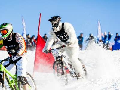 Chris Mancey takes on Coronet Peak in the Mophie Mountain Bikes On Snow at Queenstown Winter Festival.