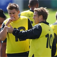 Jonny Wilkinson (R) is reassured to have Toby Flood alongside him