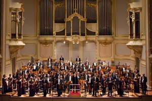 Music Director Pietari Inkinen and the NZSO in Hamburg's Laeiszhalle-Musikhalle