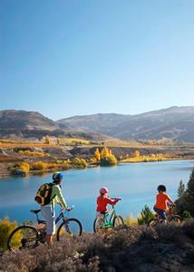 Cyclists looking over Lake Dunstan, in Central Otago.