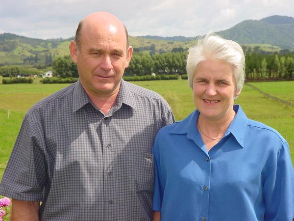 SummerGlow Apiaries Ltd founders, Bill and Margaret Bennett,  have over 40 years' experience. 