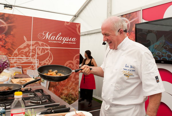 Rick Stein demonstrating Kuala Lumpur prawn and chicken curry laksa