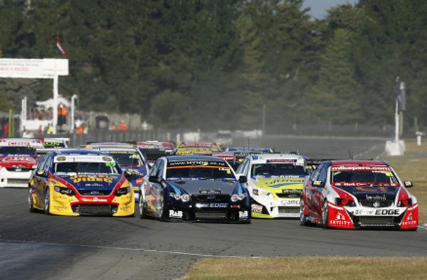 First lap, first corner and Coulthard heads for the inside with (l to r) Baird, Reid and McIntyre already picking a fight for second.