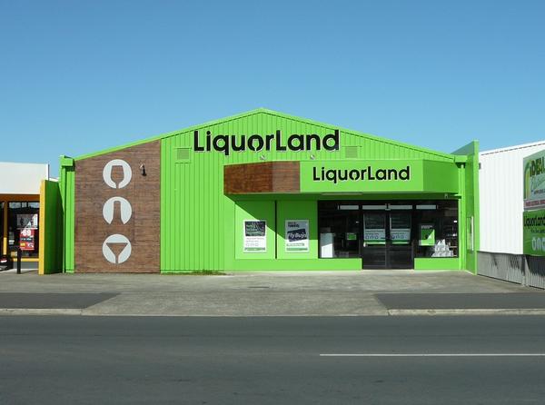 Liquorland store in Thames