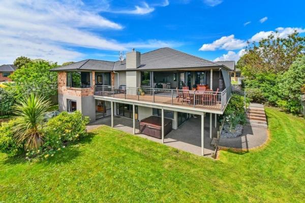 Century 21 Gold in Manurewa have hot homes that must sell.