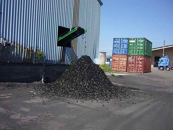 The following pile of unwanted tyres has been sitting on this land for several years and can be clearly seen next to the SH29 between Matamata and Tauranga.  