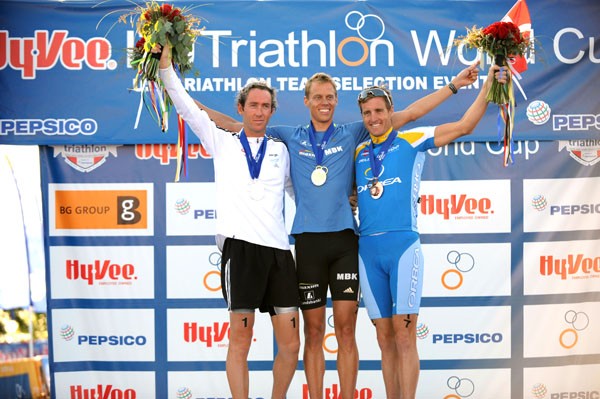 Bevan Docherty winning silver at the 2008 Hy-Vee ITU Triathlon World Cup in Des Moines, Iowa.