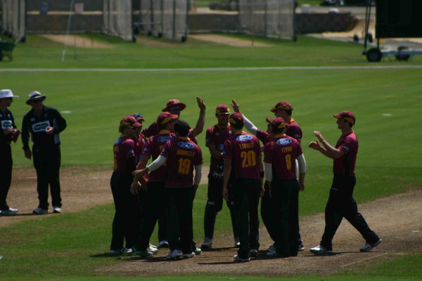 The Yahoo!Xtra Northern Knights congratulate BJ Watling on a stunning catch as they battle the Stags in Whangarei. Watling went on to his sixth domestic one-day century in the second innings.