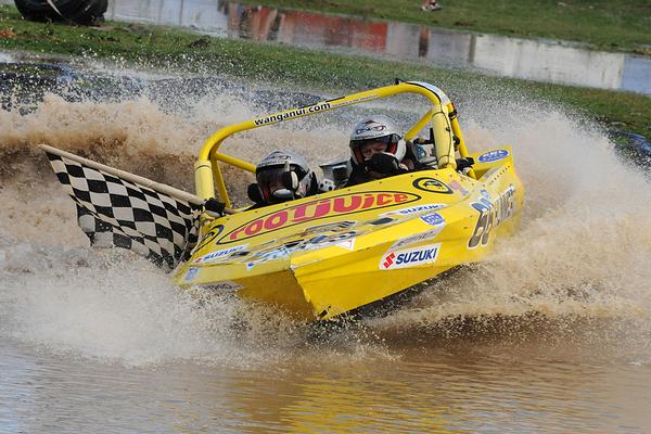 Wanganui's Leighton and Kellie Minnell return to defend their Suzuki Superboat jet sprint title when the 2012 Jetpro Jetsprint Championship kicks off at Meremere on Sunday 4 December 2011.