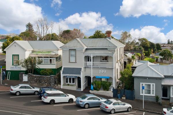 Five income streams from commercial/residential tenancies ensure a versatile and low-risk investment for this Mount Eden Villa in the Auckland Grammar zone