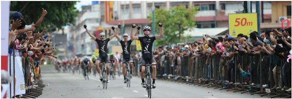 Michael Torckler, Roman van Uden and Louis Crosby taking all three podium spots in an unprecedented 'blackwash' in the 102.8km stage from Semporna to Tawau. 