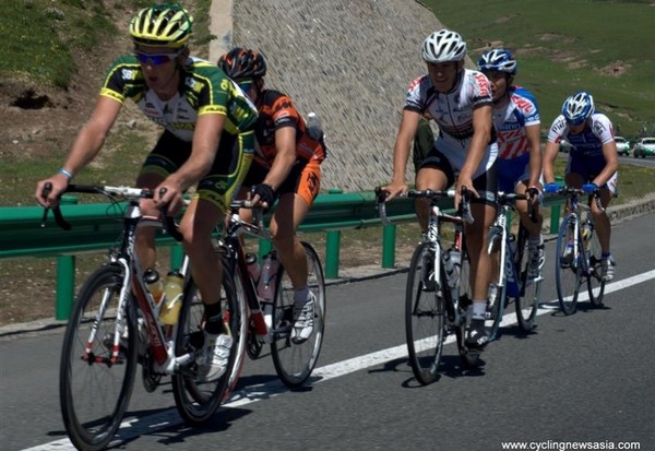 Subway &#8211; Avanti's Sam Horgan climbs one of the many peaks in the Tour de Qinghai Lake in China 