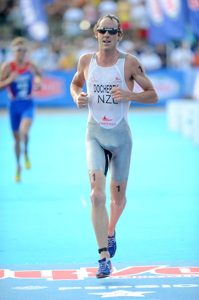 Bevan Docherty winning silver at the 2008 Hy-Vee ITU Triathlon World Cup in Des Moines, Iowa.