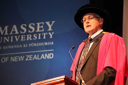 Dr Alan Bollard giving a keynote adderss after receiving his honorary doctorate.