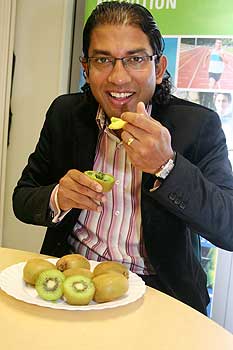 Dr Ajmol Ali to take part in kiwifruit test.