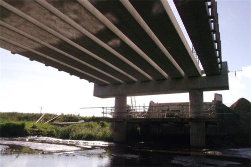 Formation of the new Reids Canal Bridge on State Highway 2 near Edgecumbe reached another milestone last week with the first eight support structure beams being installed.